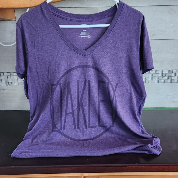 Oakley V-neck tshirt - Picture 2 of 3